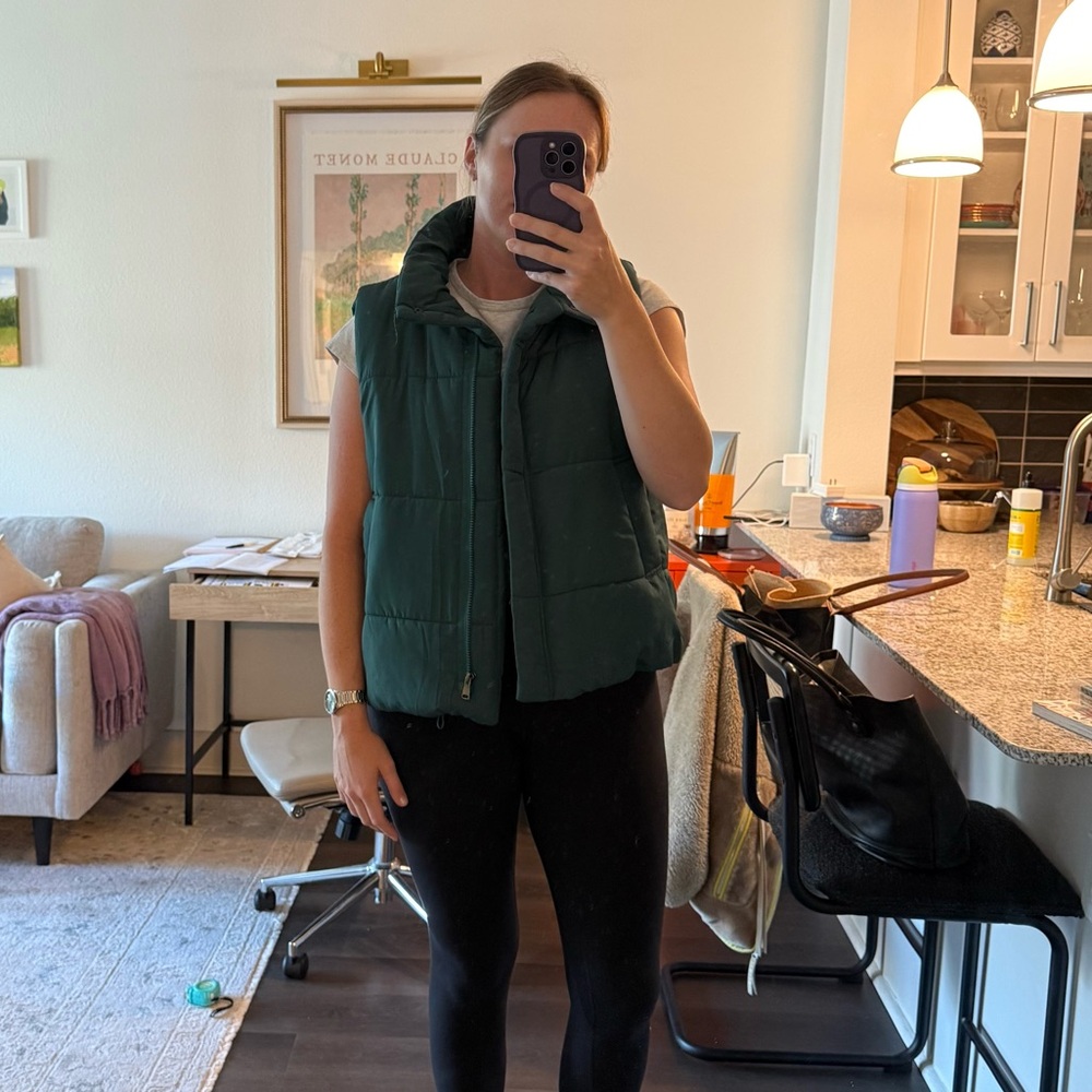 Hunter green faux down quilted vest by Blu Pepper